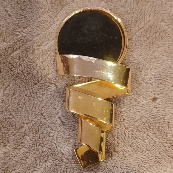 Unique brooch about 4" in length almost 2" across - Picture 1 of 7